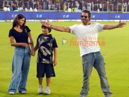 Photo: Shah Rukh Khan snapped attending KKR match with AbRam Khan and Suhana Khan in Ahmedabad