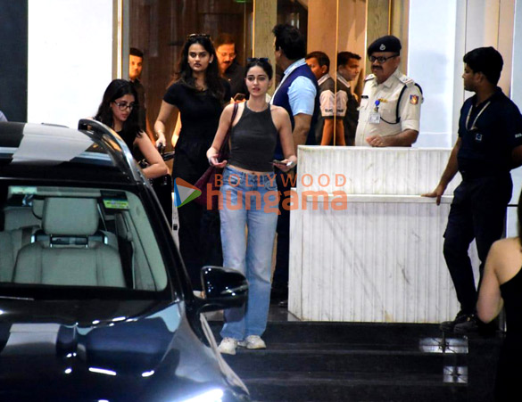 Photos: Ananya Panday, Shanaya Kapoor and others snapped at Kalina airport