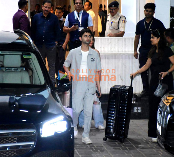 photos ananya panday shanaya kapoor and others snapped at kalina airport 5