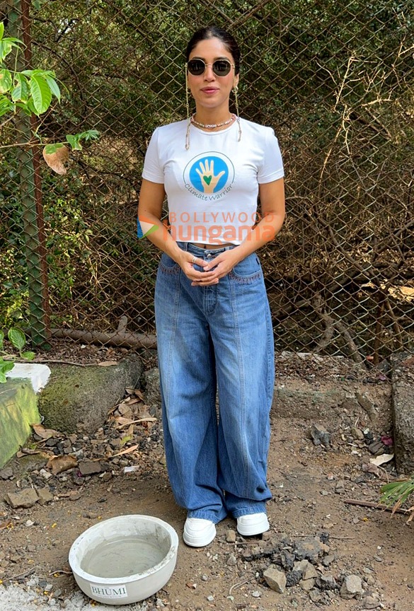 photos bhumi pednekar snapped installing water bowls in and around versova 4