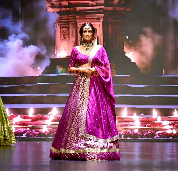 photos dia mirza walk for chaula heritage at bombay times fashion week 2024 3