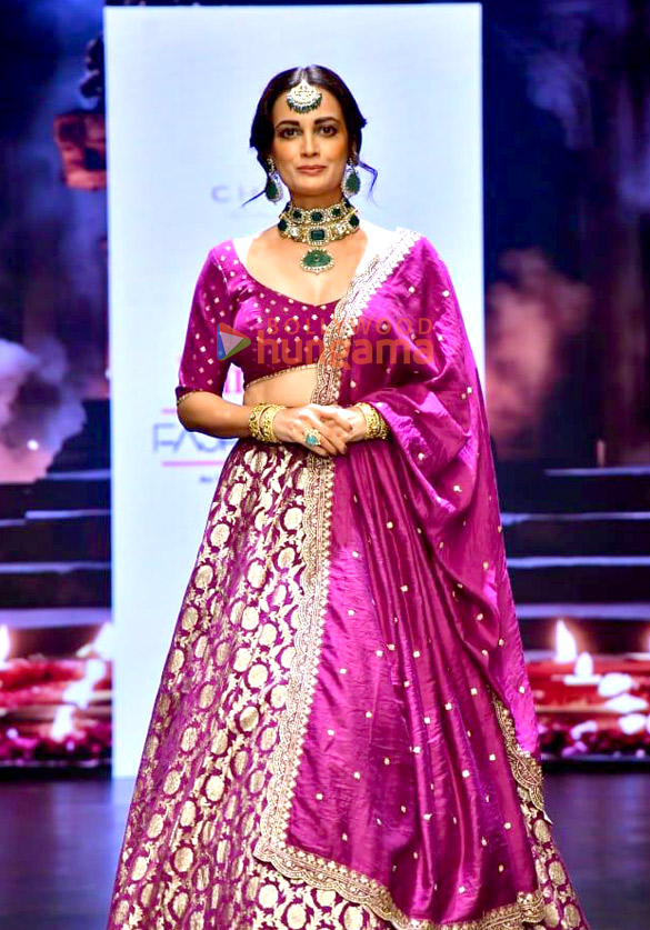 photos dia mirza walk for chaula heritage at bombay times fashion week 2024 4
