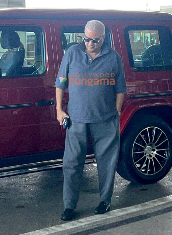photos disha patani ananya panday kareena kapoor khan and others snapped at the airport 16