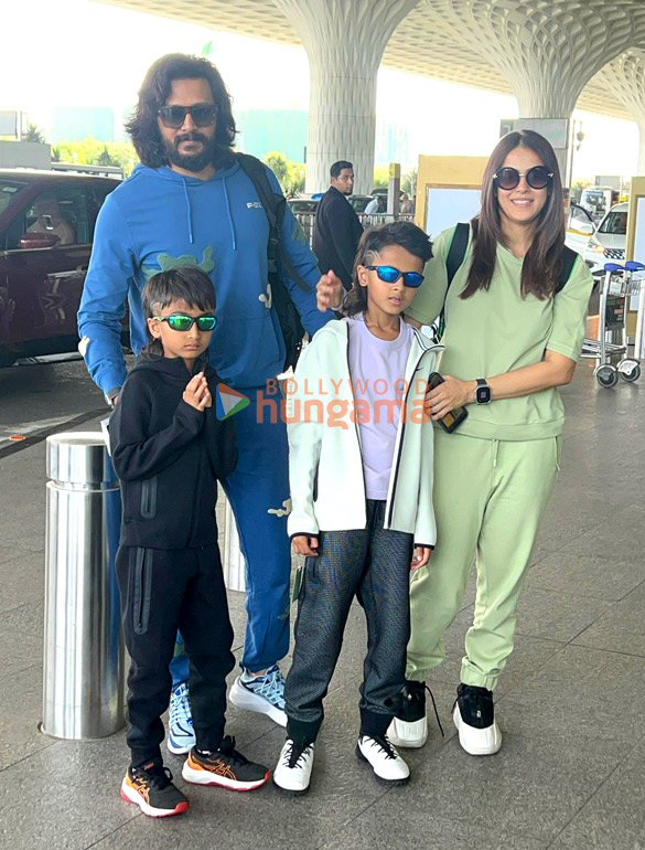 photos disha patani ananya panday kareena kapoor khan and others snapped at the airport 8