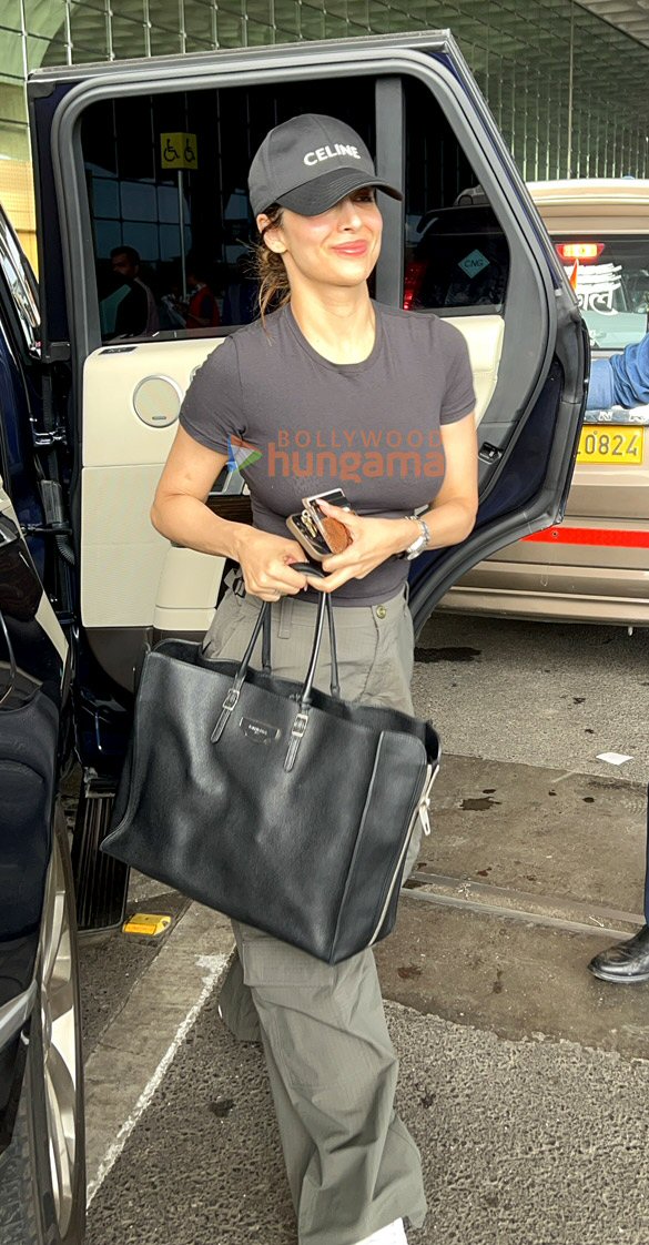 photos jacqueline fernandes ranveer singh pooja hegde and others snapped at the airport 8