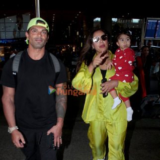 Photos: Karan Singh Grover and Bipasha Basu snapped at the airport