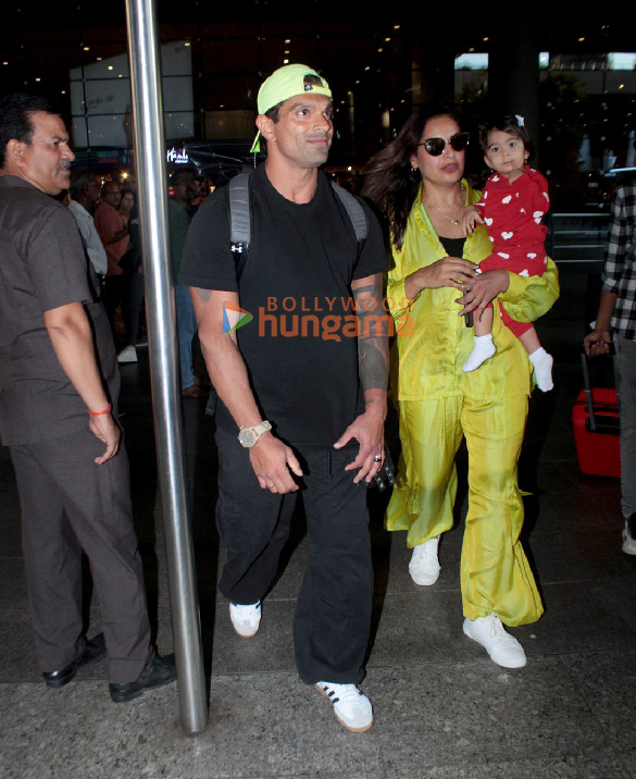 photos karan singh grover and bipasha basu snapped at the airport 5