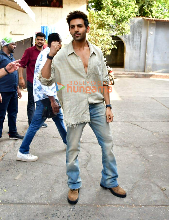 photos kartik aaryan promote chandu champion on the sets of dance deewane 4 3