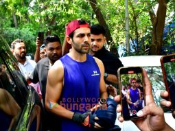 Photos: Kartik Aaryan snapped in Juhu