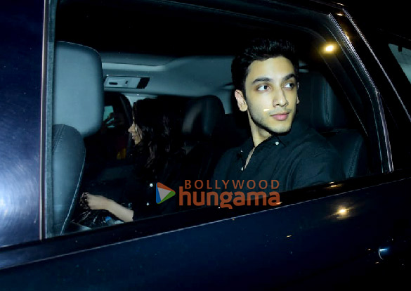 photos khushi kapoor and vedang raina spotted at zoya akhtars house 5