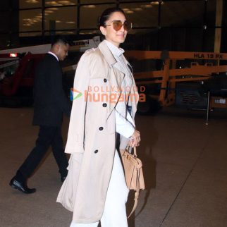 Photos: Kiara Advani and Sophie Choudry snapped at the airport