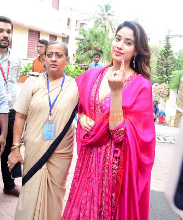 photos lok sabha elections 2024 janhvi kapoor farhan akhtar zoya akhtar among others cast their votes 6