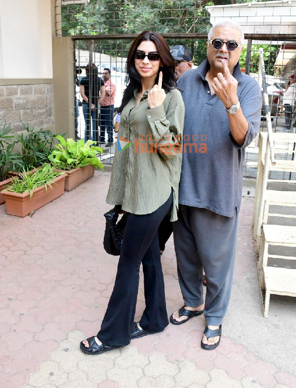 photos lok sabha elections 2024 janhvi kapoor farhan akhtar zoya akhtar among others cast their votes in mumbai 2 6