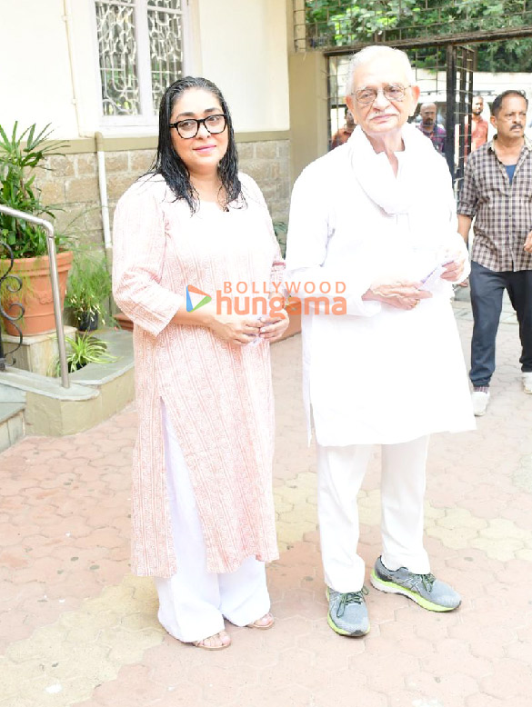 photos lok sabha elections 2024 janhvi kapoor farhan akhtar zoya akhtar among others cast their votes in mumbai 2 4