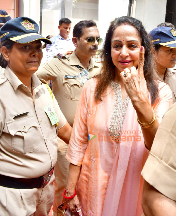 photos lok sabha elections 2024 janhvi kapoor farhan akhtar zoya akhtar among others cast their votes in mumbai 2 7