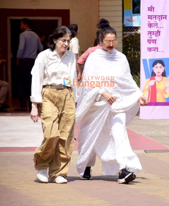 photos lok sabha elections 2024 janhvi kapoor farhan akhtar zoya akhtar among others cast their votes in mumbai 3 14