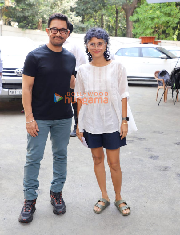 photos lok sabha elections 2024 janhvi kapoor farhan akhtar zoya akhtar among others cast their votes in mumbai 3 11