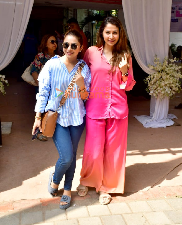 photos lok sabha elections 2024 janhvi kapoor farhan akhtar zoya akhtar among others cast their votes in mumbai 5 6