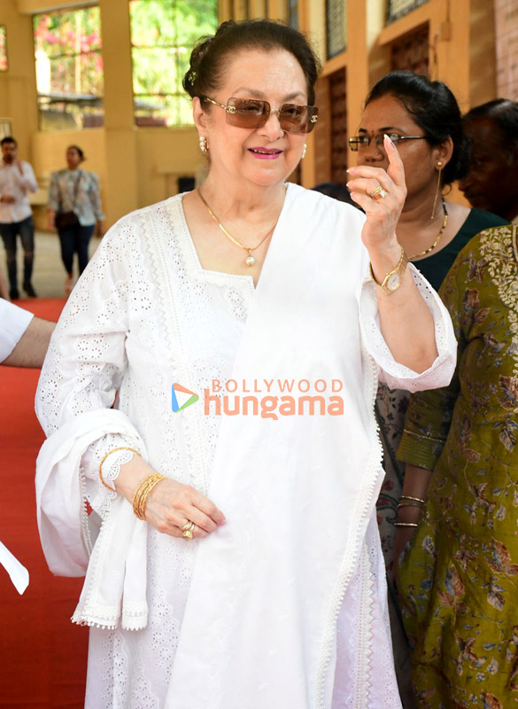 photos lok sabha elections 2024 salman khan shah rukh khan ranbir kapoor janhvi kapoor farhan akhtar zoya akhtar among others cast their votes in mumbai 55 1