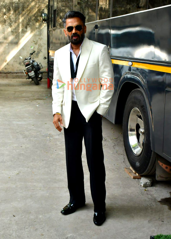 photos madhuri dixit suniel shetty bharti singh and others snapped on the sets of dance deewane 4 3 2