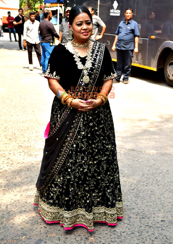 photos madhuri dixit suniel shetty bharti singh and others snapped on the sets of dance deewane 4 6