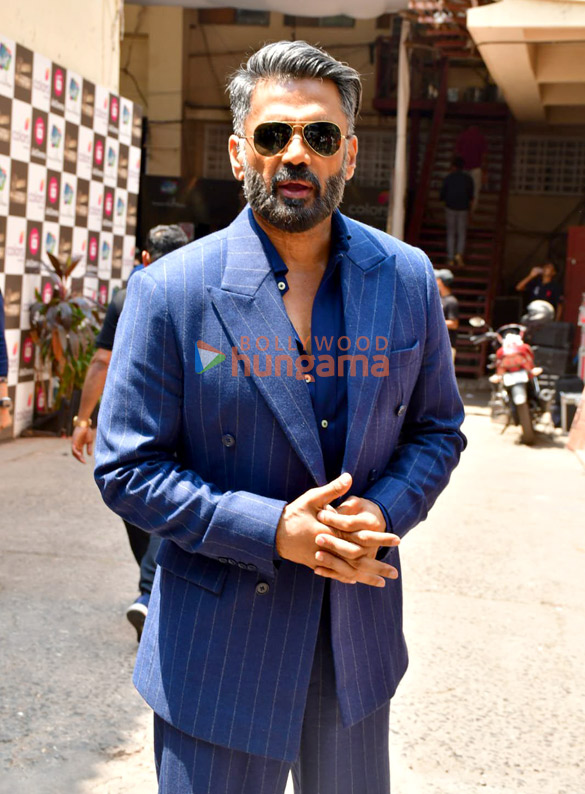 photos madhuri dixit suniel shetty and urmila matondkar snapped on the sets of dance deewane 4 5