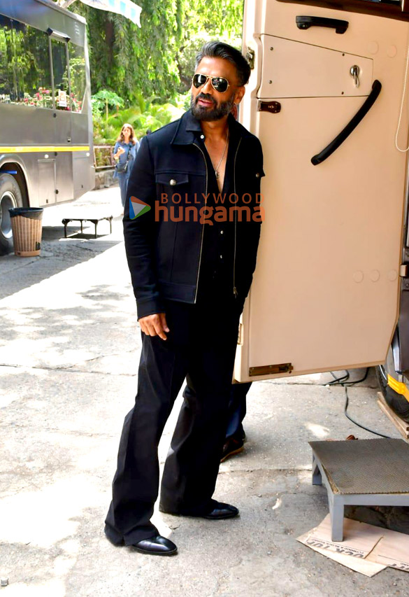 photos madhuri dixit and suniel shetty snapped on the sets of dance deewane 4 6 2