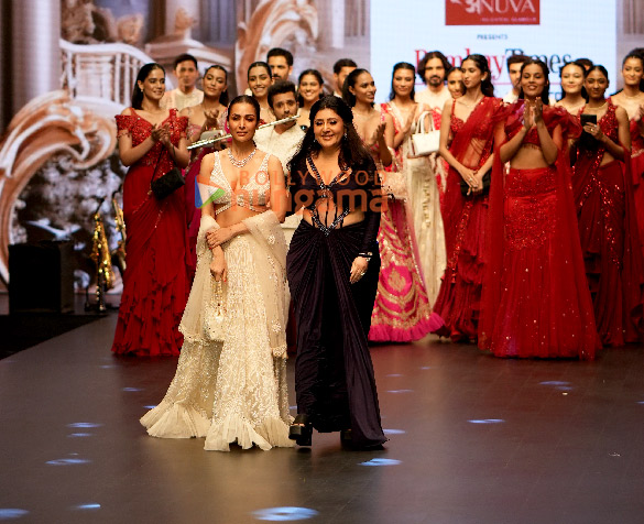 photos malaika arora turns showstopper for archana kochhar and lavie at bombay times fashion week 2024 8