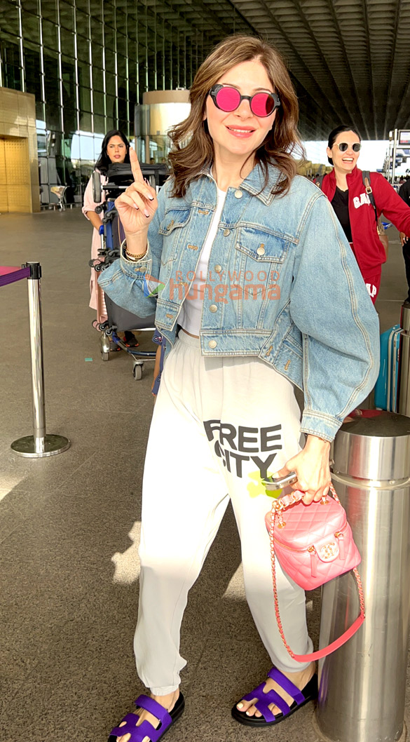 photos manushi chhillar and kanika kapoor snapped at the airport 2