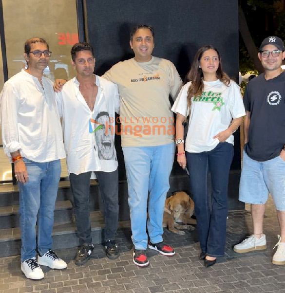 photos neena gupta sanvikaa zakir khan and others snapped at the special screening of tvfs panchayat season 3 in mumbai 8