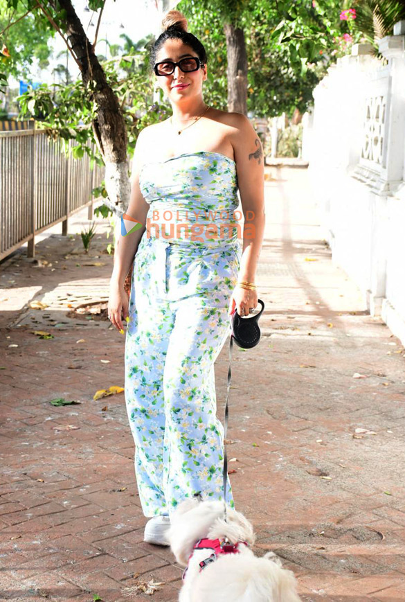 photos neha bhasin snapped in bandra 2 3