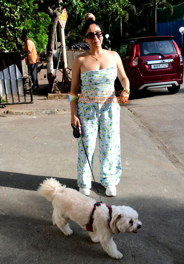 photos neha bhasin snapped in bandra 4 3