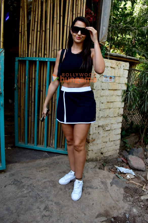 photos nora fatehi snapped in versova 3 5