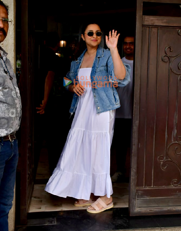 photos parineeti chopra snapped in andheri 3 6