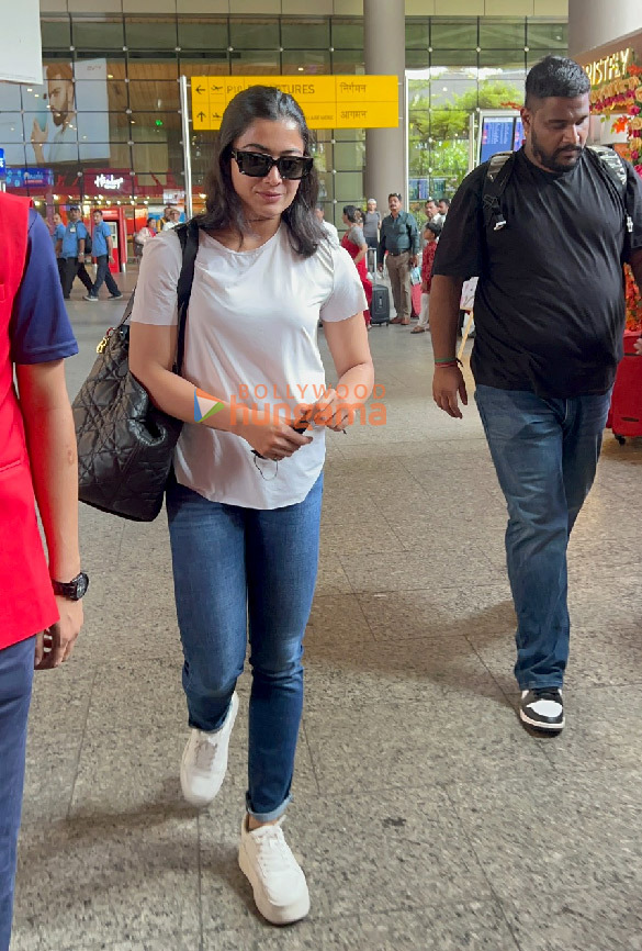 photos rakhi sawant anushka ranjan and aditya seal snapped at the airport 4 3