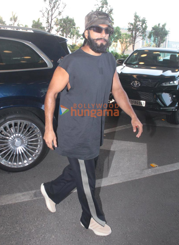 photos ranveer singh snapped at the airport 4 13