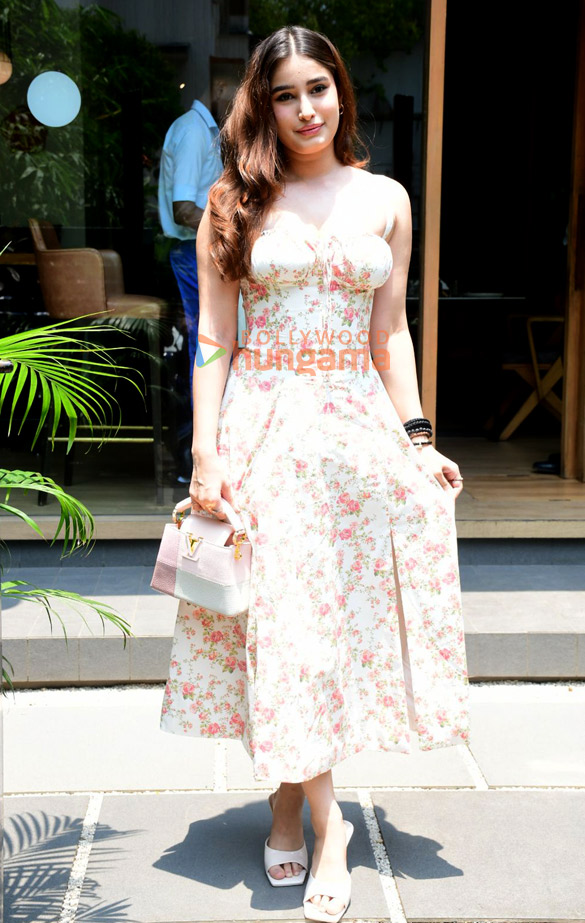 photos rasha thadani and pragya yadav spotted at a restaurant in bandra 4