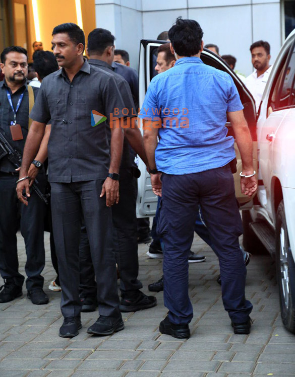 photos salman khan ranveer singh mahendra singh dhoni and others snapped at kalina airport 6