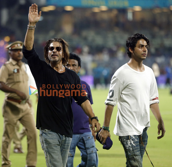 photos shah rukh khan aryan khan abram khan gauri khan suhana khan and others snapped in chennai as kkr lifts ipl 2024 trophy 8
