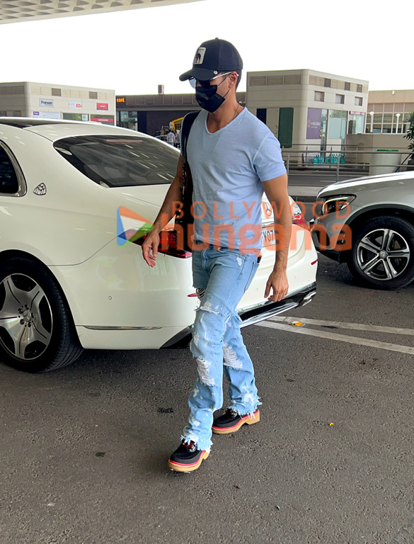 photos shahid kapoor mira rajput kapoor athiya shetty and others snapped at the airport 4