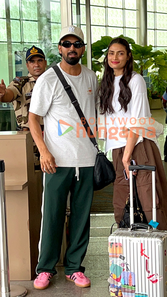 photos shahid kapoor mira rajput kapoor athiya shetty and others snapped at the airport 6