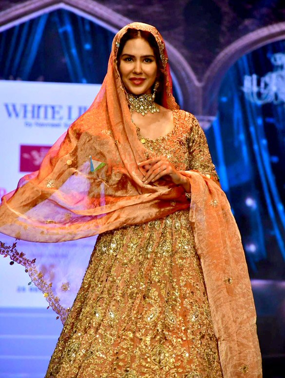 photos sonam bajwa walk for navnit sandhu at bombay times fashion week 2024 3