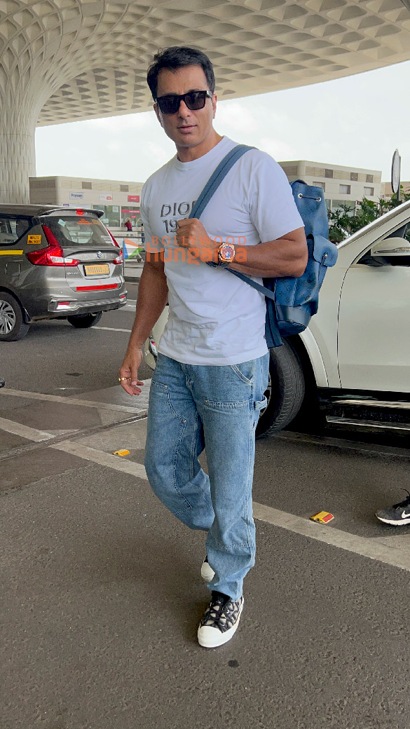 photos sonu sood and rupali ganguly snapped at the airport 3