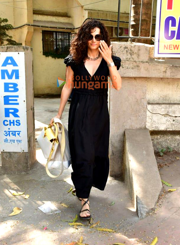 photos taapsee pannu and shweta bachchan snapped in juhu 6