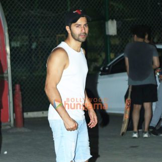 Photos: Varun Dhawan snapped in Bandra