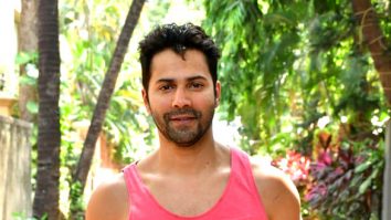 Photos: Varun Dhawan snapped in Juhu