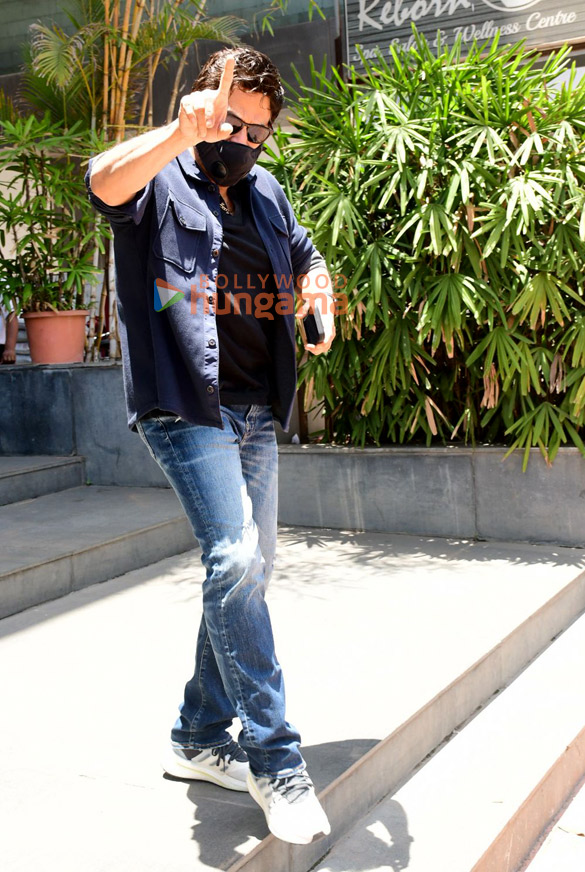 photos venkatesh daggubati snapped in khar 2