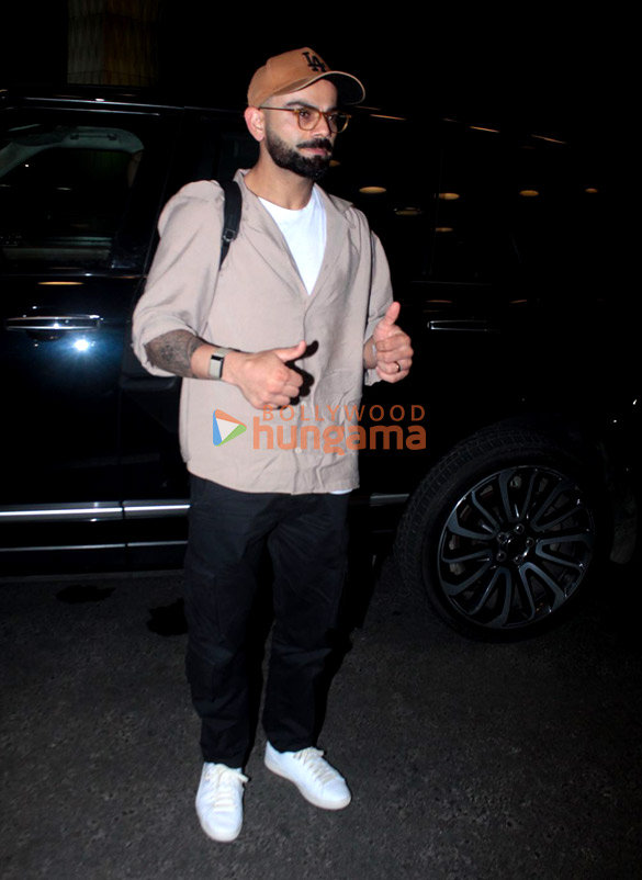 Photos: Virat Kohli snapped at the airport Photos: Virat Kohli snapped at the airport