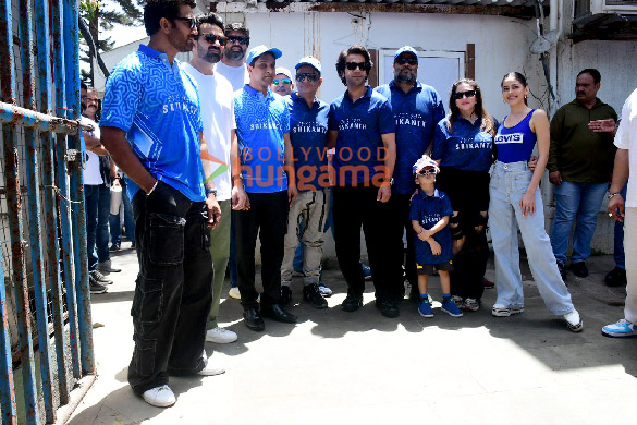 photos zaheer khan and rajkummar rao with team srikanth snapped playing cricket with visually impaired players at astro turf nsci club worli 1