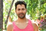 So caring! Varun Dhawan interacts with paps as he gets clicked in the city